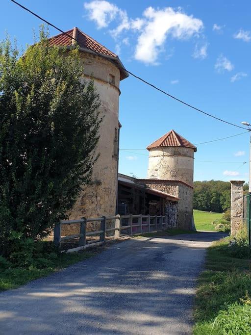 Tour De Charme Atypique Hotel Beauregard-l'Eveque Bagian luar foto